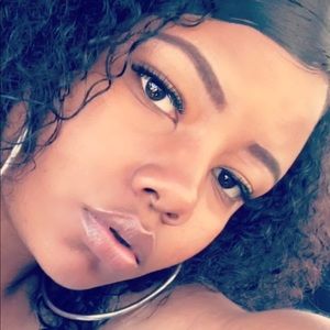 Meet your Posher, Shania